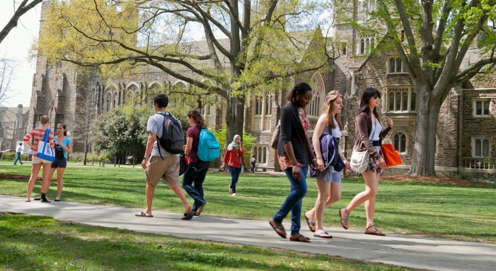 親が貧乏で進学が出来ない？ベトナムの大学に進学して解決しよう